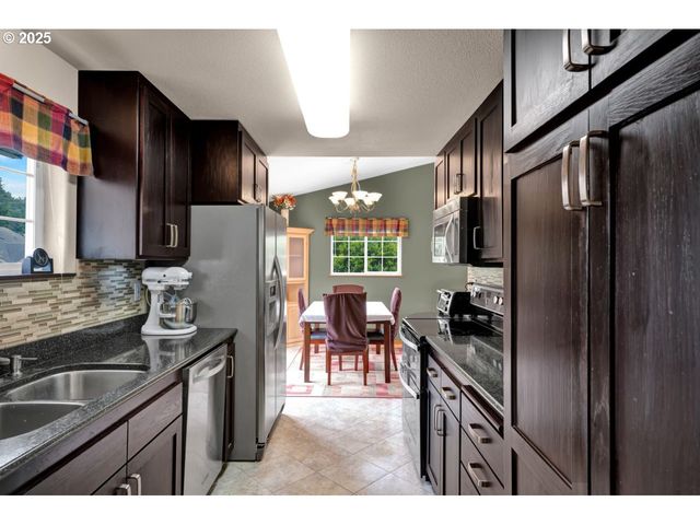 34 Wild Winds St, Florence, OR 97439