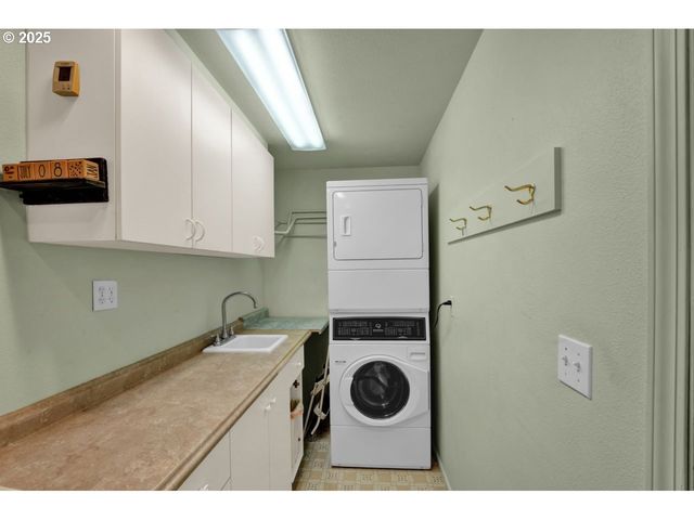 34 Wild Winds St, Florence, OR 97439