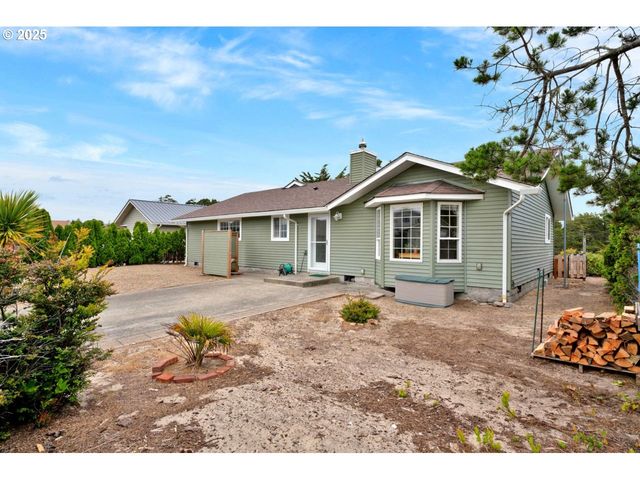 34 Wild Winds St, Florence, OR 97439