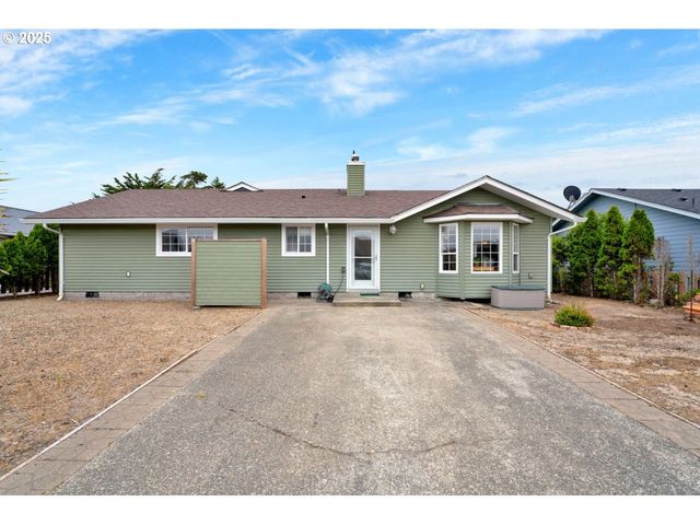 34 Wild Winds St, Florence, OR 97439