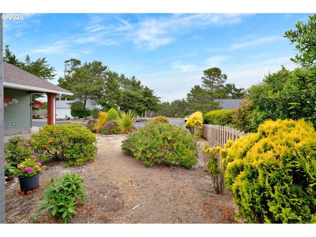 34 Wild Winds St, Florence, OR 97439