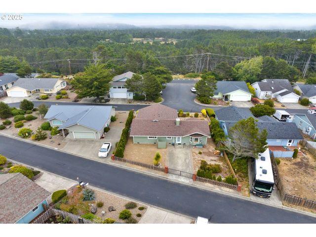 34 Wild Winds St, Florence, OR 97439