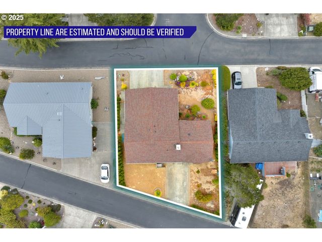 34 Wild Winds St, Florence, OR 97439