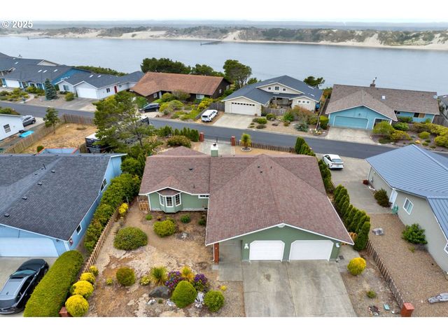 34 Wild Winds St, Florence, OR 97439