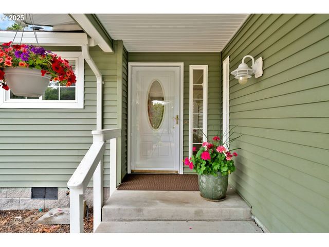 34 Wild Winds St, Florence, OR 97439