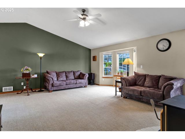 34 Wild Winds St, Florence, OR 97439