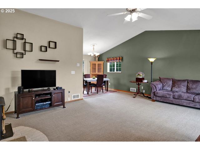 34 Wild Winds St, Florence, OR 97439