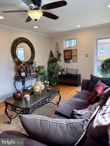 9988 WOODFERN RD, Philadelphia, PA 19115