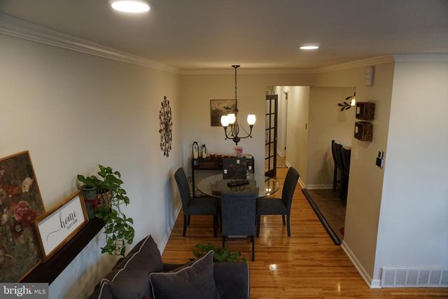 9988 WOODFERN RD, Philadelphia, PA 19115