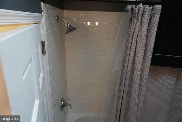 9988 WOODFERN RD, Philadelphia, PA 19115