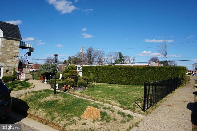 9988 WOODFERN RD, Philadelphia, PA 19115