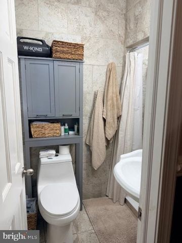 9988 WOODFERN RD, Philadelphia, PA 19115