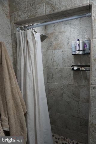 9988 WOODFERN RD, Philadelphia, PA 19115