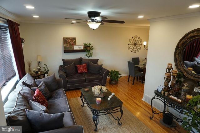 9988 WOODFERN RD, Philadelphia, PA 19115