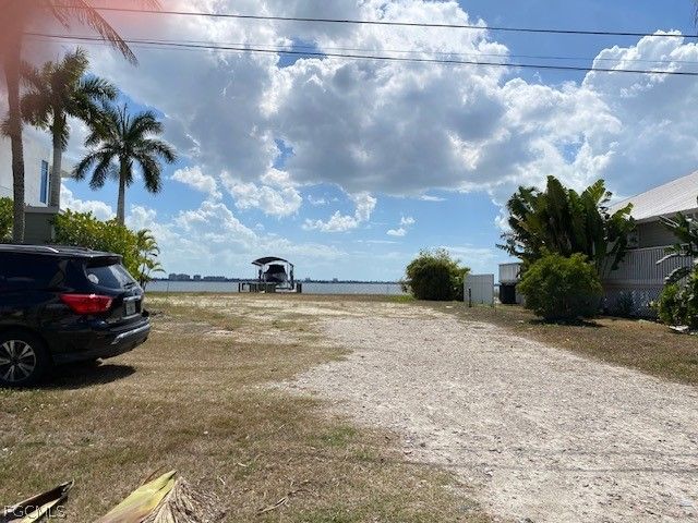 657 Coral DR, Cape Coral, FL 33904