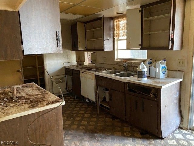 657 Coral DR, Cape Coral, FL 33904