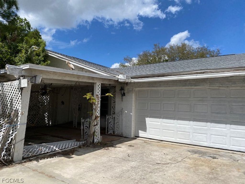 657 Coral DR, Cape Coral, FL 33904