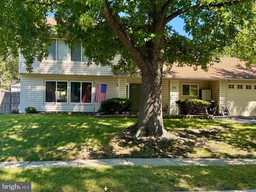 21 HEATHER DR, Marlton, NJ 08053