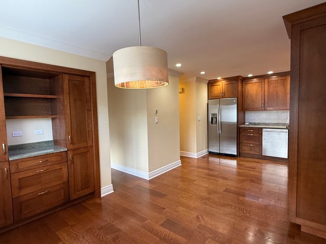 60 S Dee Road G, Park Ridge, IL 60068