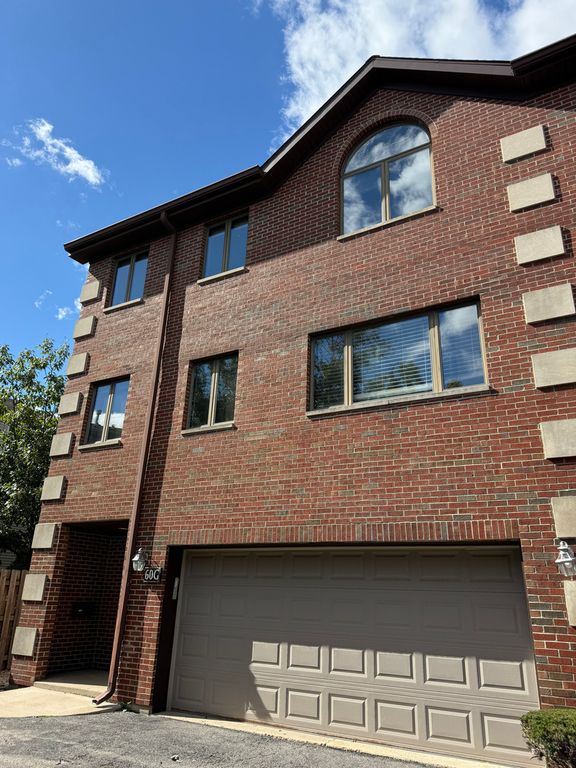 60 S Dee Road G, Park Ridge, IL 60068