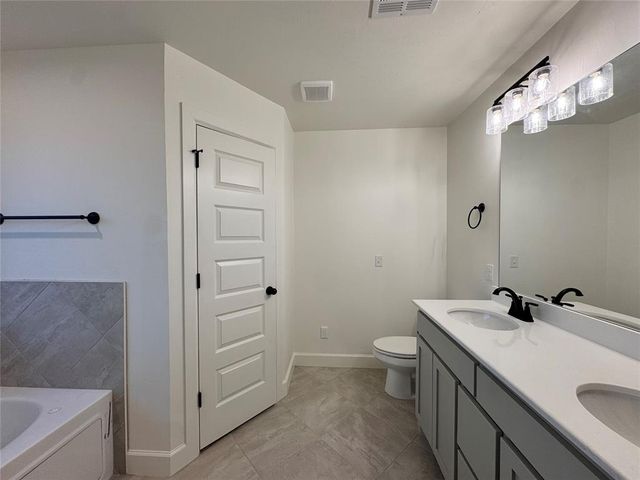 9304 NW 143rd Street, Yukon, OK 73099