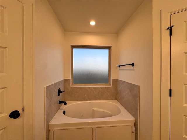 9304 NW 143rd Street, Yukon, OK 73099