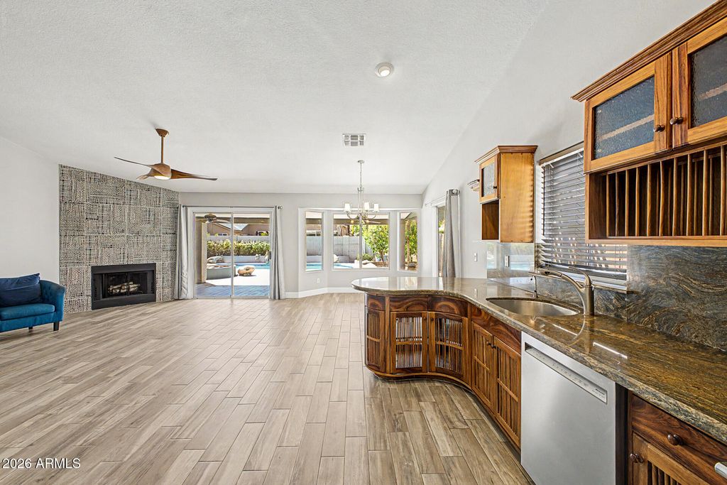 9139 W PARADISE Lane, Peoria, AZ 85382 — photo 2