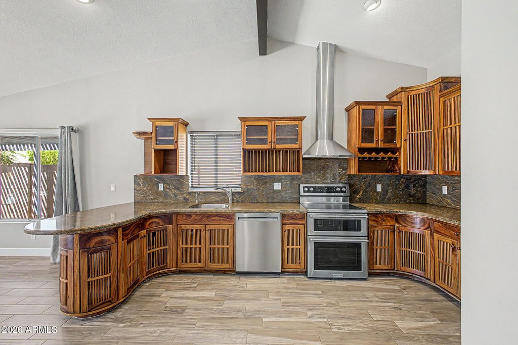 9139 W PARADISE Lane, Peoria, AZ 85382 — photo 3