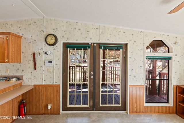 110 HILL TOP Loop, Hawthorne, FL 32640