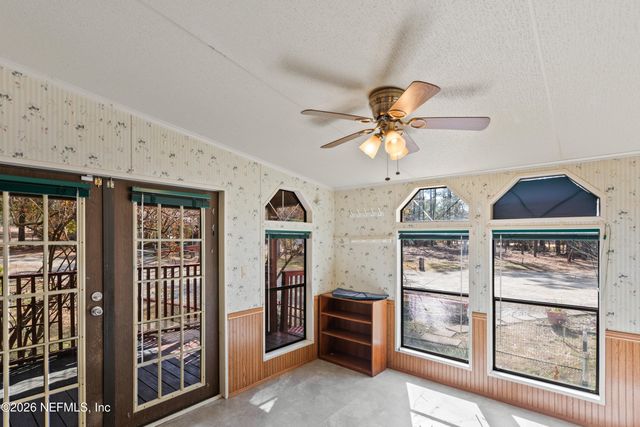 110 HILL TOP Loop, Hawthorne, FL 32640