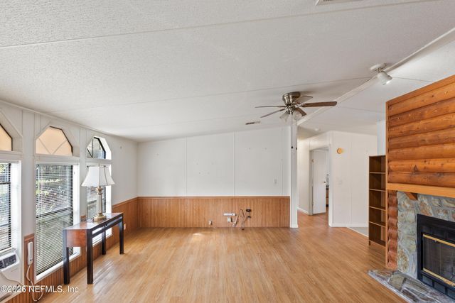 110 HILL TOP Loop, Hawthorne, FL 32640