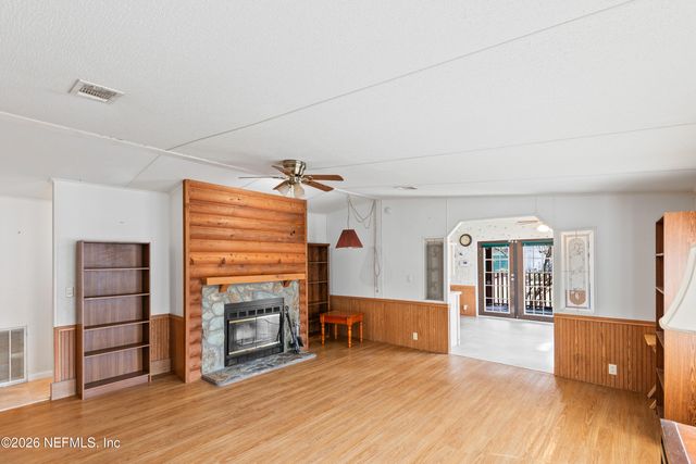 110 HILL TOP Loop, Hawthorne, FL 32640