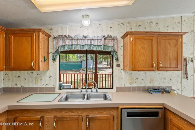 110 HILL TOP Loop, Hawthorne, FL 32640