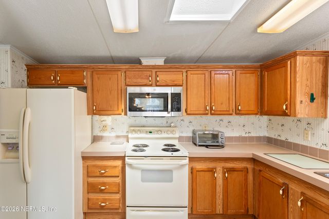 110 HILL TOP Loop, Hawthorne, FL 32640