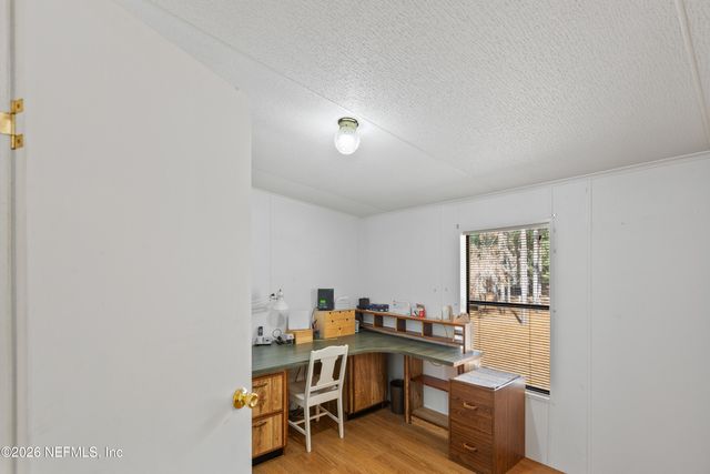 110 HILL TOP Loop, Hawthorne, FL 32640