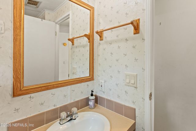 110 HILL TOP Loop, Hawthorne, FL 32640