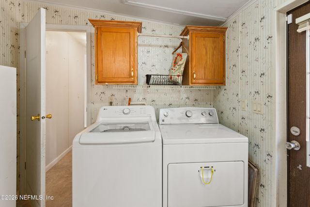 110 HILL TOP Loop, Hawthorne, FL 32640