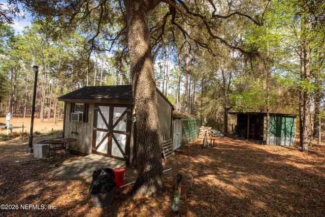 110 HILL TOP Loop, Hawthorne, FL 32640