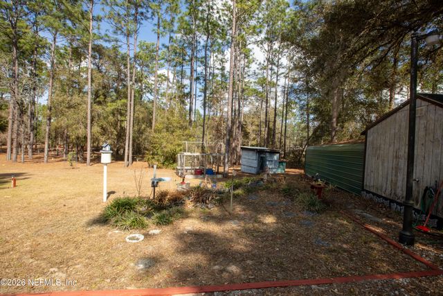 110 HILL TOP Loop, Hawthorne, FL 32640