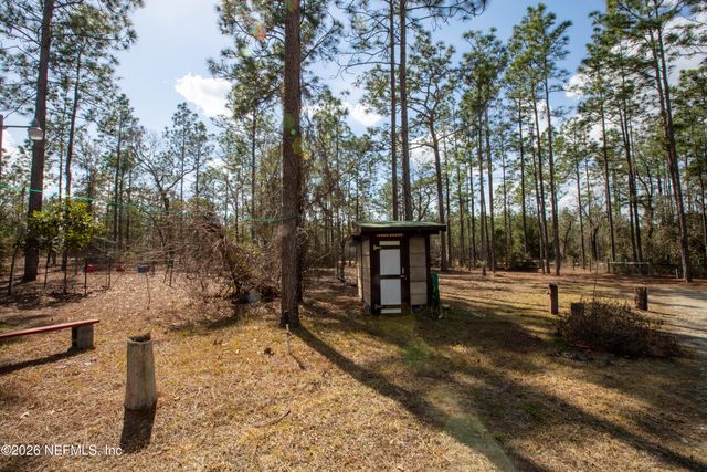 110 HILL TOP Loop, Hawthorne, FL 32640