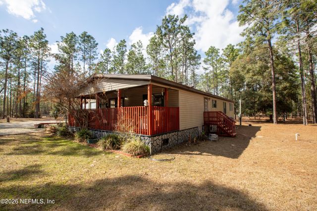 110 HILL TOP Loop, Hawthorne, FL 32640