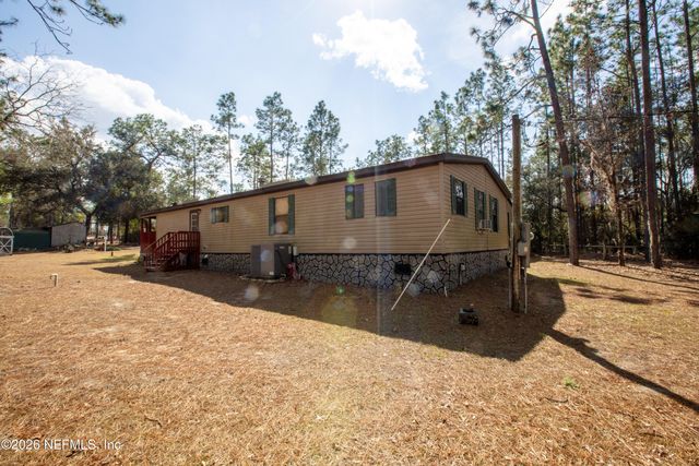 110 HILL TOP Loop, Hawthorne, FL 32640