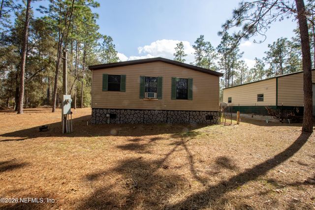 110 HILL TOP Loop, Hawthorne, FL 32640