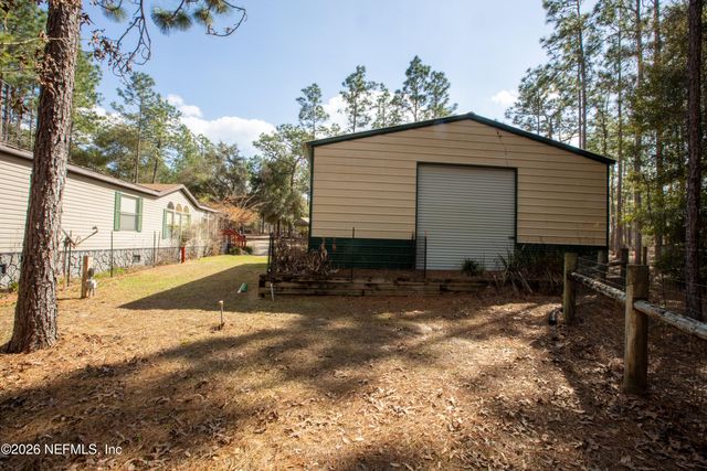 110 HILL TOP Loop, Hawthorne, FL 32640