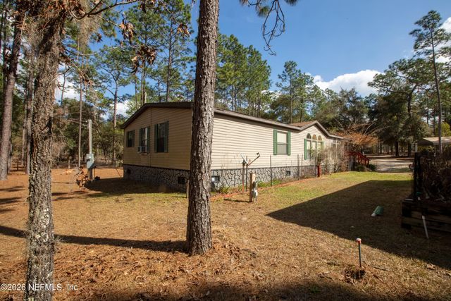 110 HILL TOP Loop, Hawthorne, FL 32640