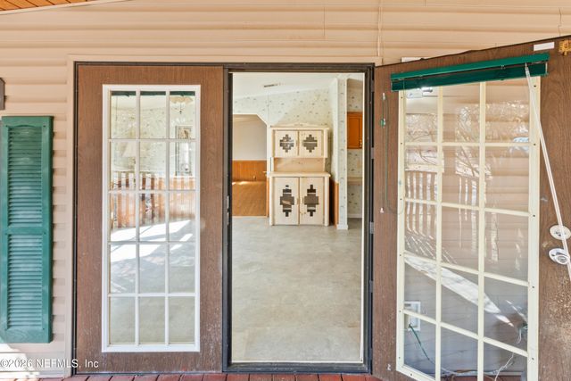 110 HILL TOP Loop, Hawthorne, FL 32640