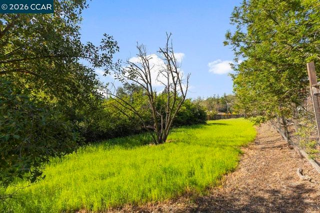 1101 Scots Ln, Walnut Creek, CA 94596