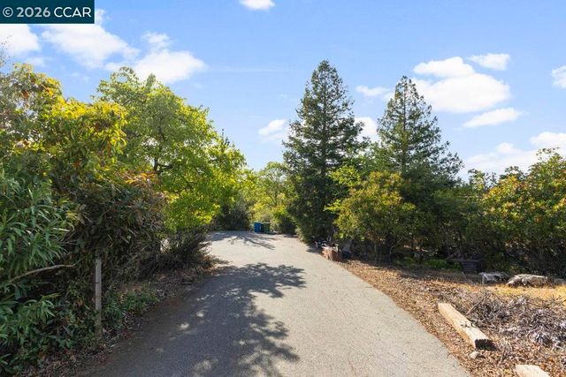 1101 Scots Ln, Walnut Creek, CA 94596