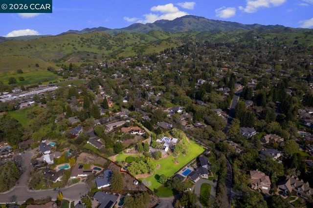 1101 Scots Ln, Walnut Creek, CA 94596