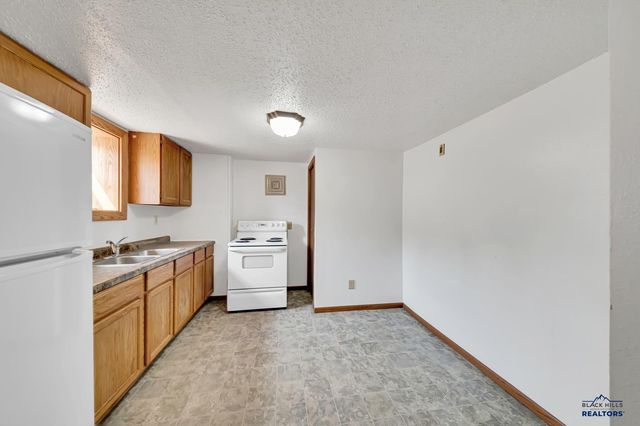 629 WOOD AVE, Rapid City, SD 57701